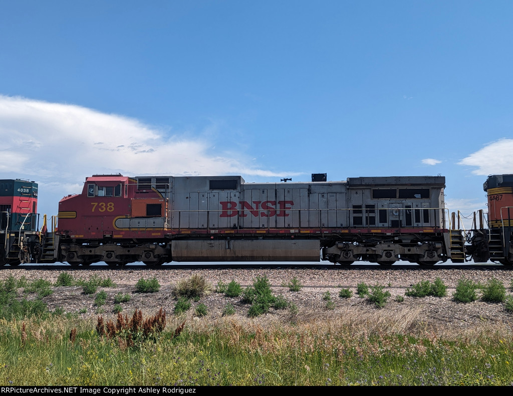 BNSF 738